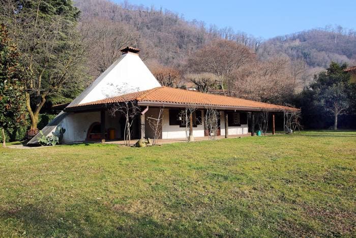 Villa con Piscina e Parco Privato a Villa d'Adda — Villa d'Adda
