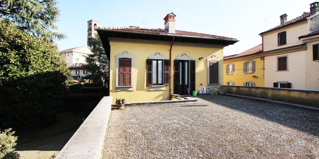 athome-villa-caratebrianza-07-side-3
