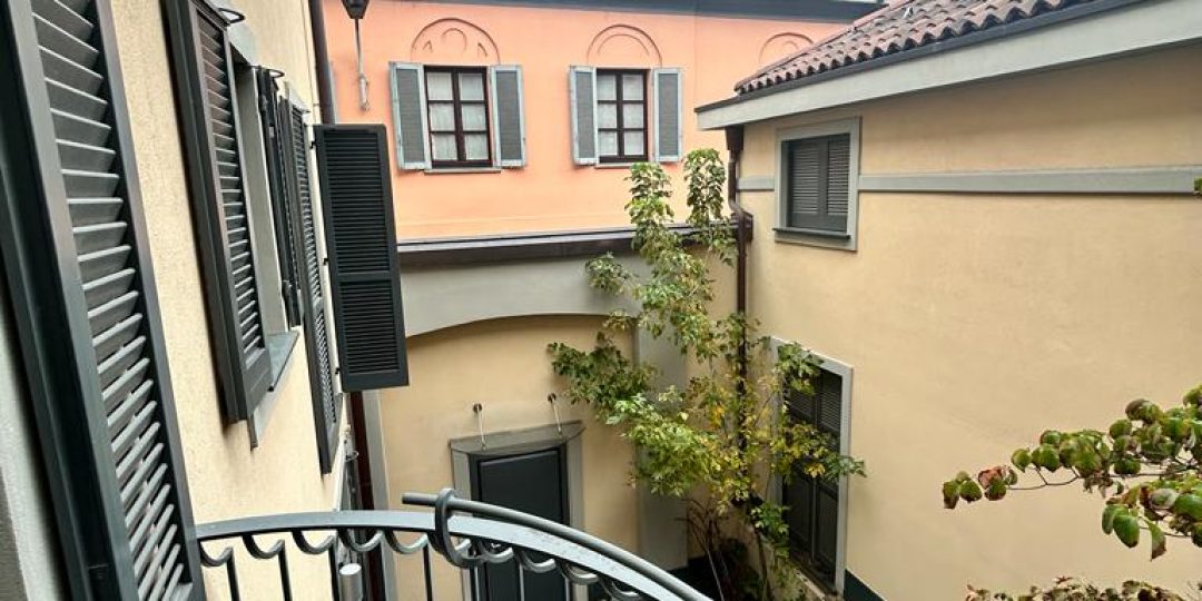 athome-villa-monza-11-side-1